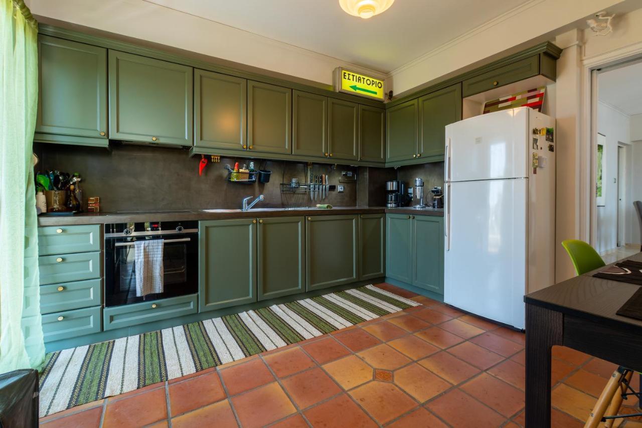 Spacious Apartment In Kavouri Athen Eksteriør billede