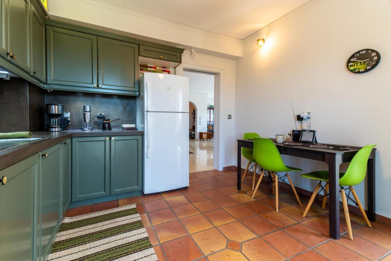 Spacious Apartment In Kavouri Athen Eksteriør billede