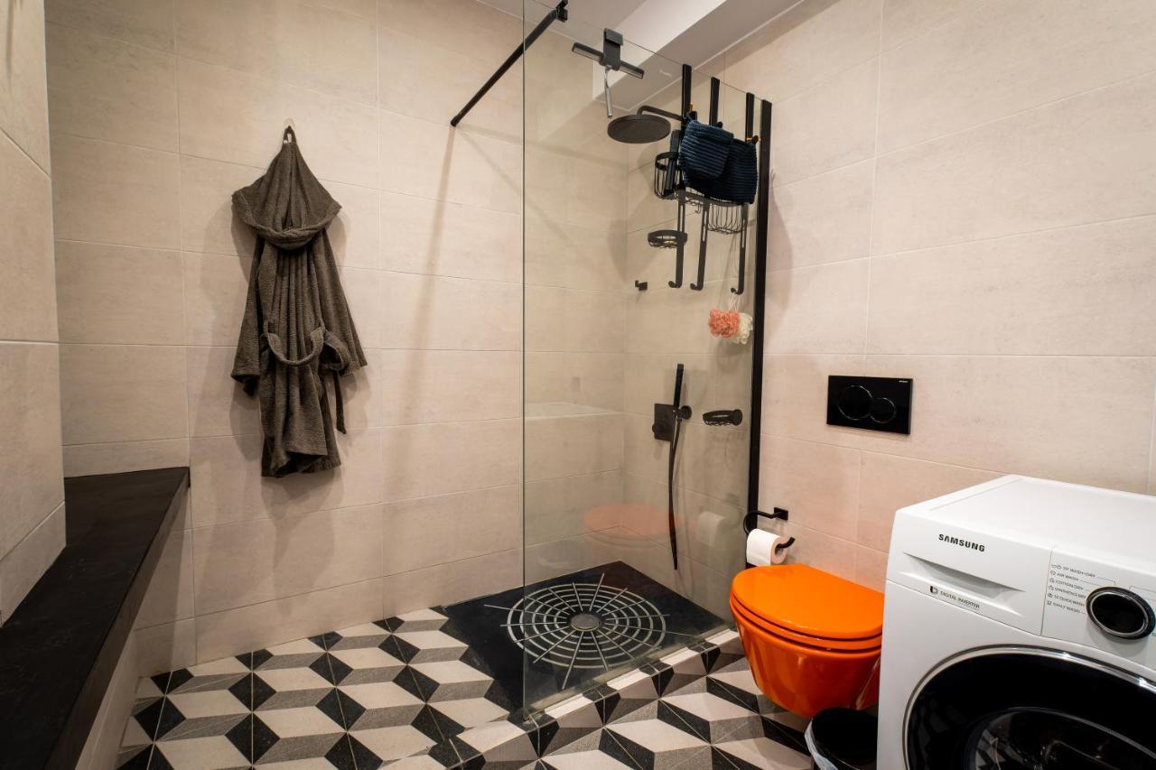 Spacious Apartment In Kavouri Athen Eksteriør billede